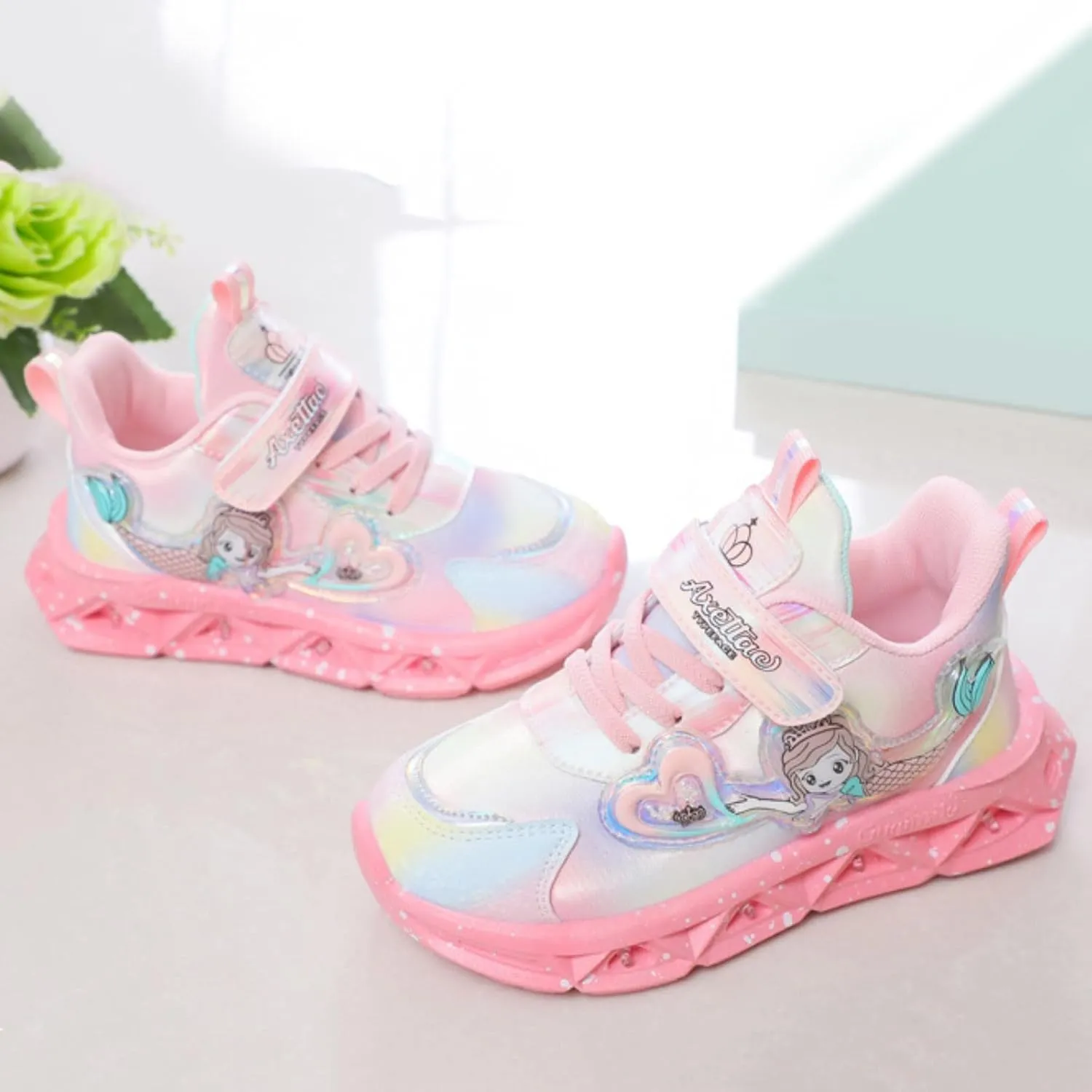 Girls Sneakers Casual Shoes LED Light Up 𝗠ermaid Shoes Slip On Light-Up Sneakers Breathable Mesh Sneakers