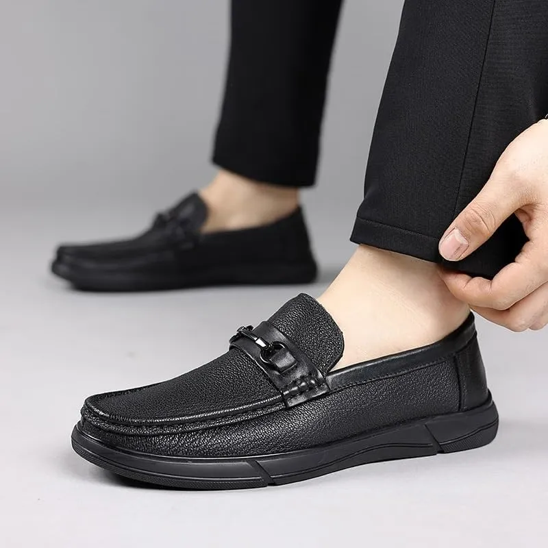 Modern Men's Wingtip Oxford Shoes with Brogue Detailing and Leather Sole for Formal Occasions