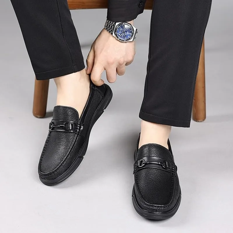 Modern Men's Wingtip Oxford Shoes with Brogue Detailing and Leather Sole for Formal Occasions