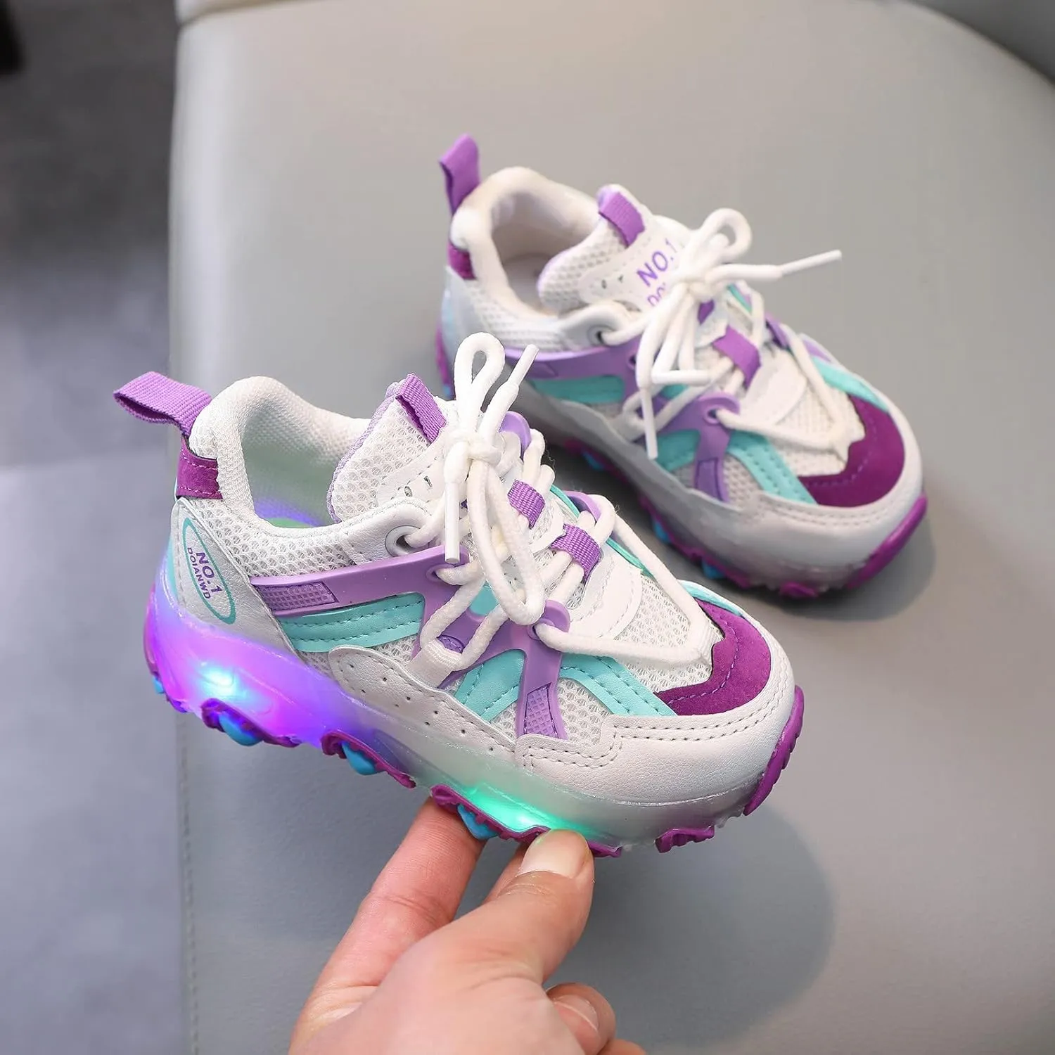 Sneakers for Girls Ventilated Sports Shoes for Boys and Girls LED Light Light Up Running Shoes Soft Soled Light Up Shoes